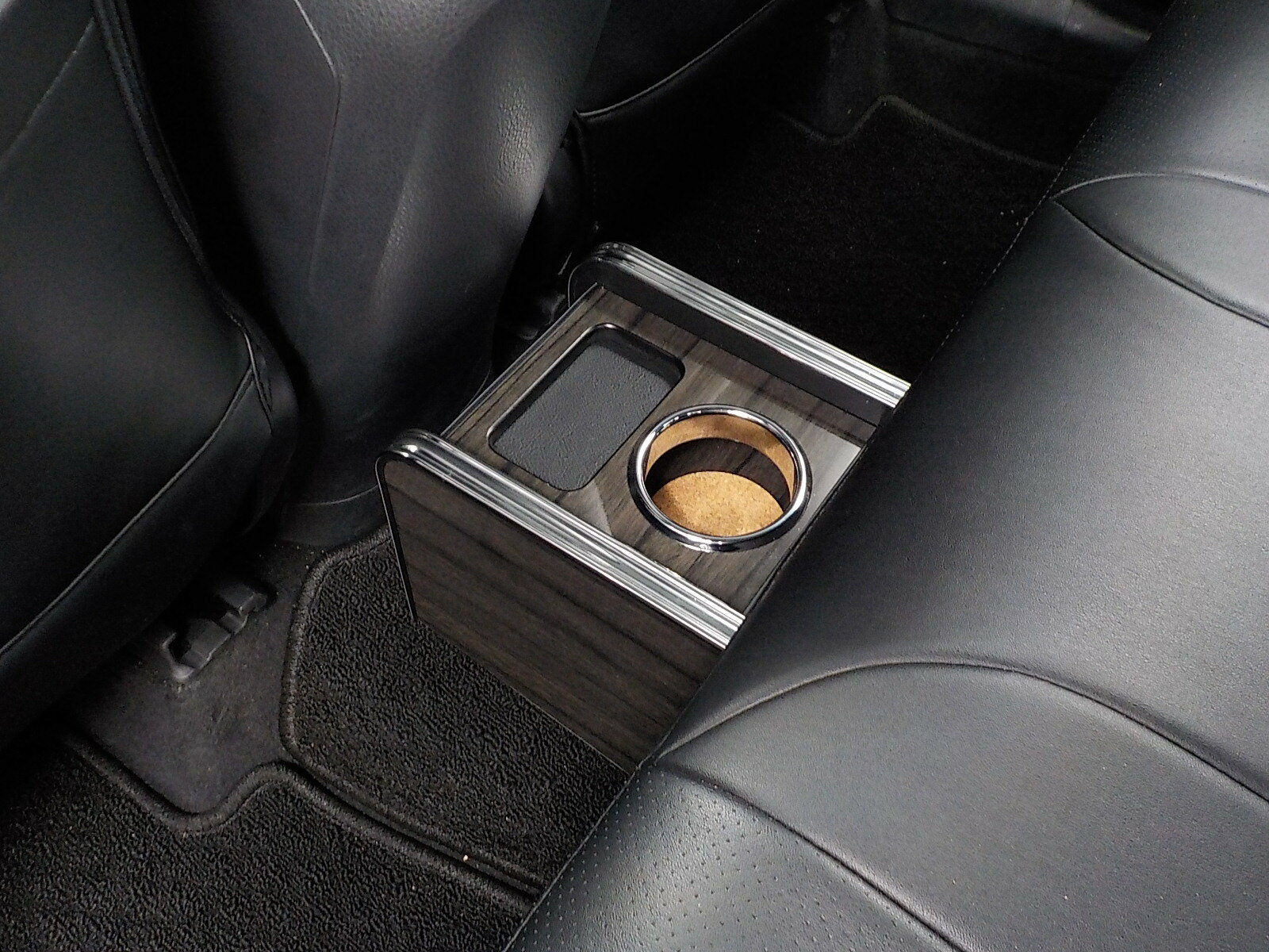 13色から選べる カップホルダー 溝仕様 Dタイプ C-HR(16/12～) カスタム カスタムパーツ 車内収納 高級感 インテリア性 ドリンクホルダー 日本製 自社製作 職人仕上げ カー用品