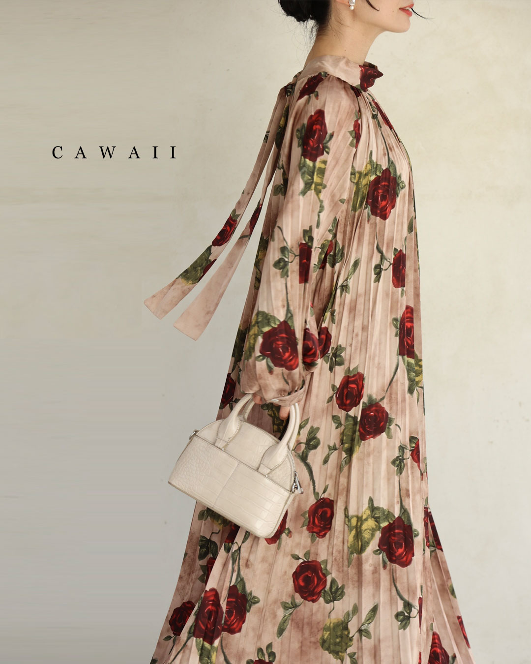 ブラウス シャツ ぐるりと囲むフリルの艶ブラウストップス（コサージュ付き） レディース cawaii ブラウス シャツ ぐるりと囲むフリルの艶ブラウス