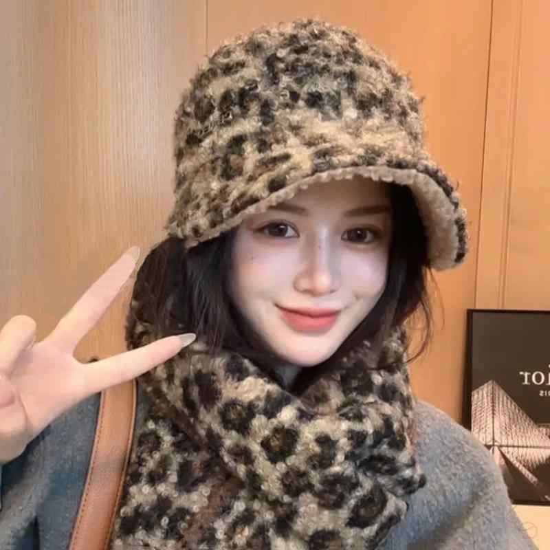 春 コーデ オシャレ 小物 個条 レディース ヒョウ柄 ダックビル お上さん用