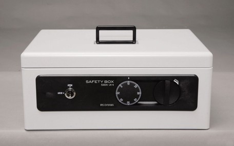 アイリスオーヤマ　手提げ金庫　SBX-A4　グレー　【返品・キャンセル不可】　558235