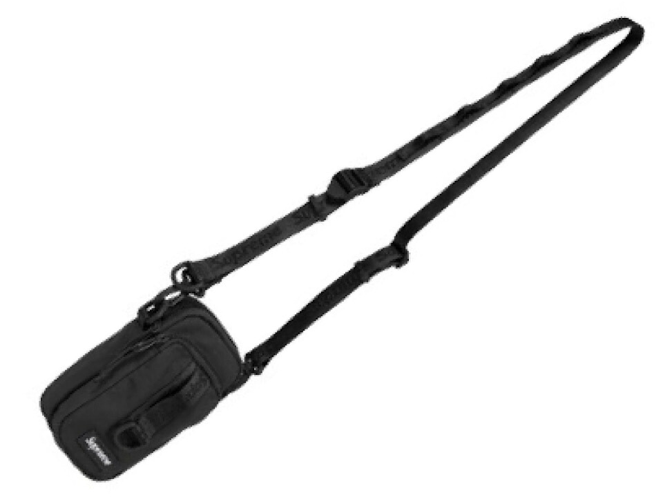 SUPREME シュプリーム 肩部 うしろ側 26SS 新品 黒 Supreme Shoulder Bag BLACK 黒いこと 曲がった掛け 車寄せ