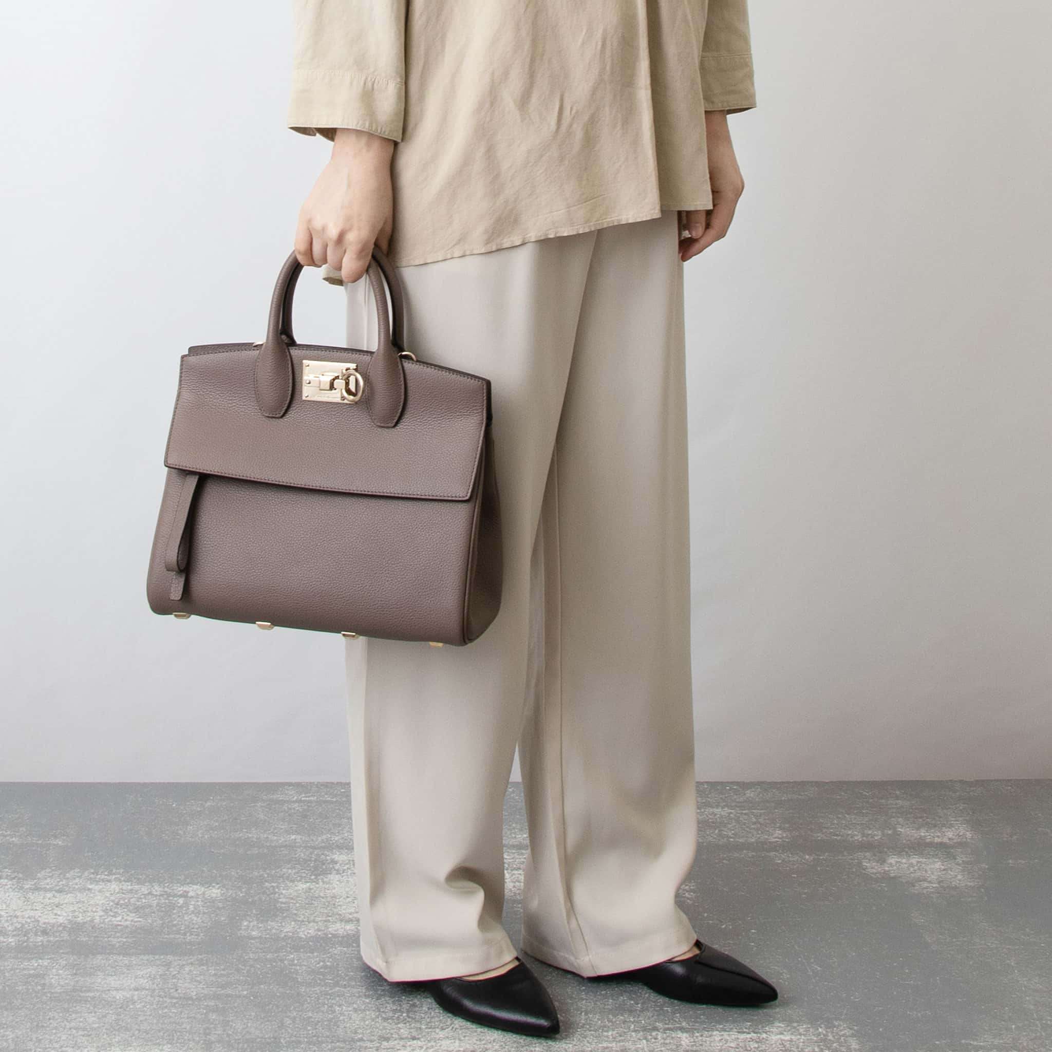 ☆Salvatore Ferragamo☆ studio ショルダーバッグ 正規品 クーポン】【セール 33%OFF】フェラガモ ハンドバッグ