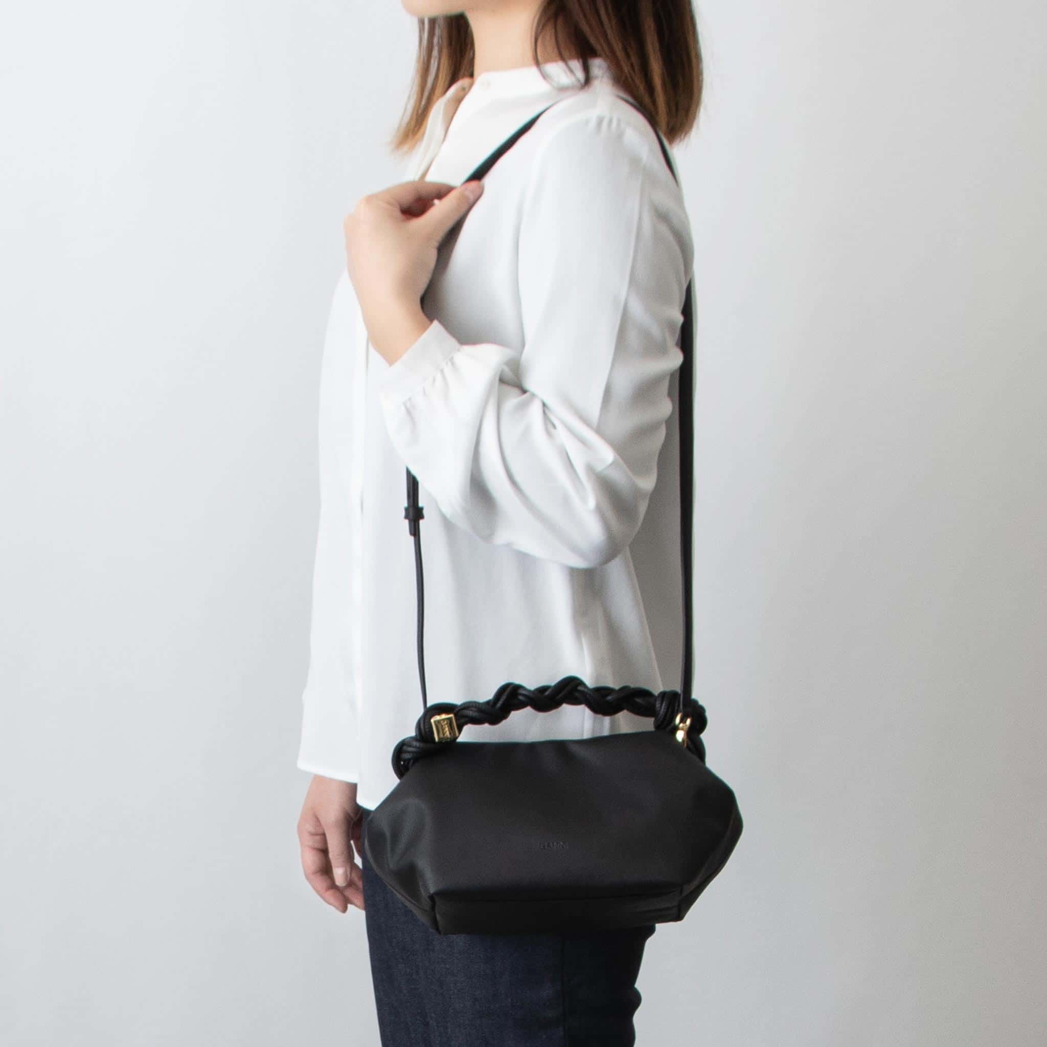 数量限定！GANNI knot mini ノット ミニ ショルダーバッグ GANNI/ガニー】 Knot Mini Flap Over（ショルダーバッグ）｜U by