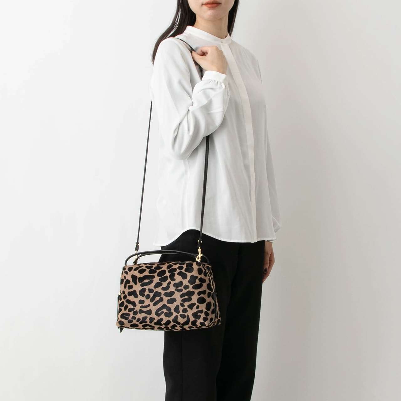 ✨極美品✨ジャンニキャリーニ アリファM 2way シボ革 大容量 斜め掛け