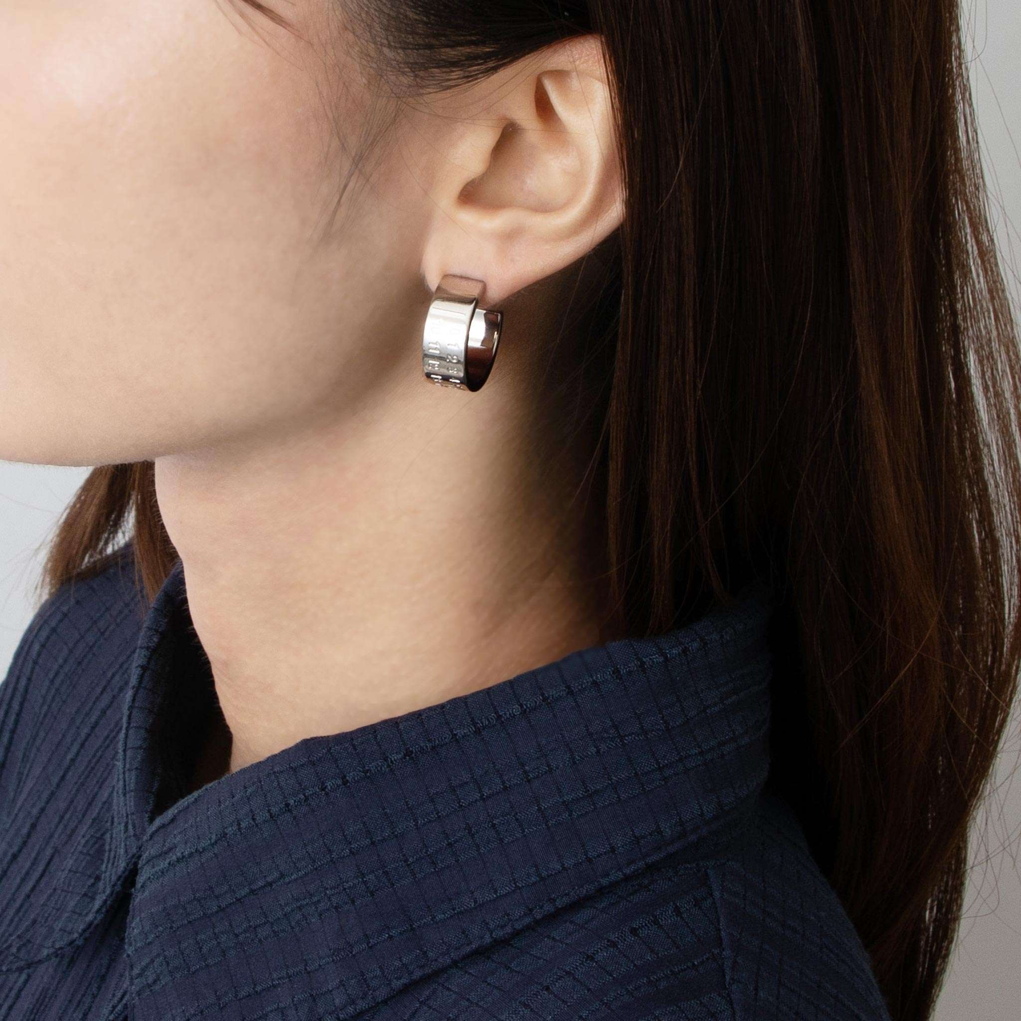 Maison Margiela シルバー シングル フープピアス 流行　女性人気 Maison Margiela MAISON MARGIELA 11 メゾンマルジェラ ピアス