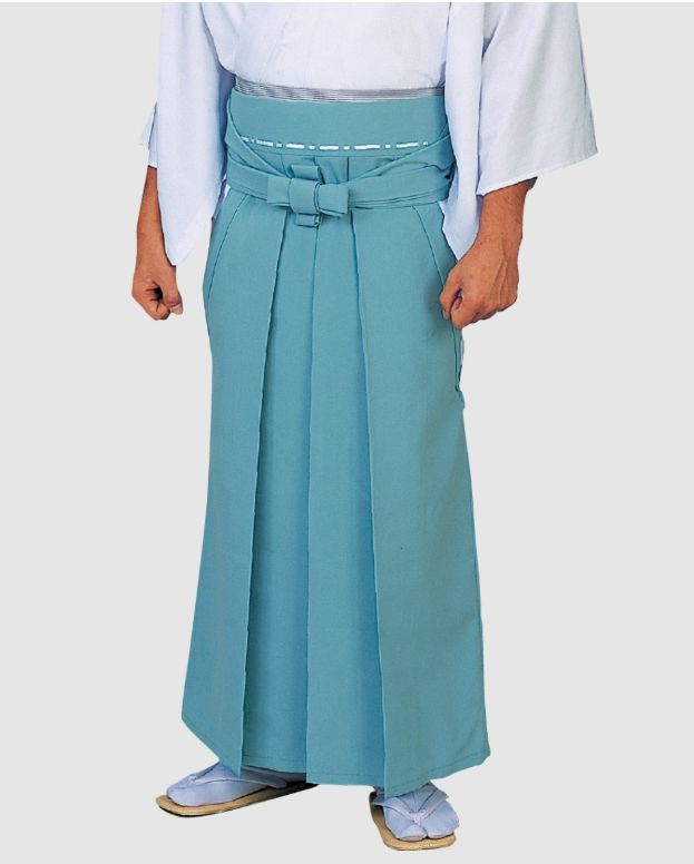 神職用袴 角マチ型・浅黄色、神官用袴とは、神職（神主）が神事や祭礼の際に着用する伝統的な装束の一部で、色や文様によってその神職の位や役割を示すものです。