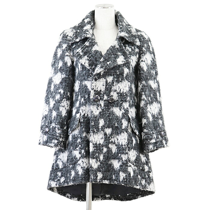 【新品同様】CHANEL シャネル コート P47133 ダブルブレスト ニット ツイード 銀糸ミックス COCOマーク &times; 地球 ボタン カメリアライニング アウター ハンガー付属 レディース サイズ 36 ホワイト チャコール アッシュブルー 総柄 仏製 カール・ラガーフェルド期【中古】｜オパール店