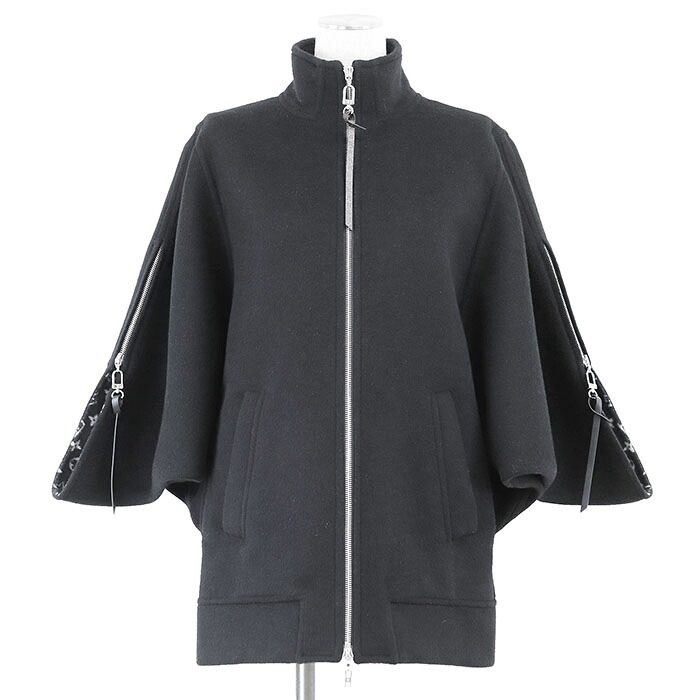 【極美品】LOUIS VUITTON ルイ ヴィトン 厚地の外套 ポンチョ 2024AW ロゴタイプ モノグラム ジッパー バットウィングスリーブ 照明ランプ色つや 真っただ中丈 羊毛/地絹 アウター レディース 大きさ 36 黒いこと 黒 イタリア製 RW242WB QWE FRVE35【中古】