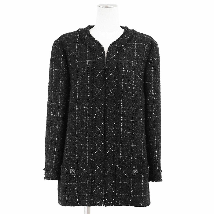【滅多にない/極美品】CHANEL HOMME シャネル オム ファンタジーツイードジャケット P54659 羊毛混 カメリア上張り 否色つや ジップアップ アウター メンズ着付ける可 レディース 大きさ 46 黒いこと 黒 フランス共和国製 長い巻き毛・ラガーフェルド期【中古】