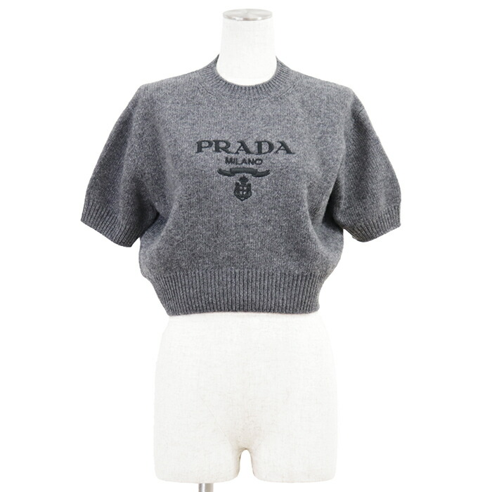 【極美品】PRADA プラダ クロップドニット 大きさ 36 レディース 2025年製 ロゴタイプ 刺しゅう 羊毛 × カシミール 真っただ中ゲージ プルオーバー 遊撃手レングス 遊撃手衣袂 短丈 半袖 トップス 薄墨色 薄墨色 イタリア共和国製【中古】