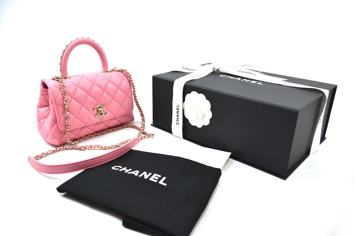 CHANEL flap bag with top handle シャネル ココハンドル 2WAYショルダーバッグ ピンク ゴールド AS2215状態：未使用新品ブランド：CHANELスタイル：フラップ