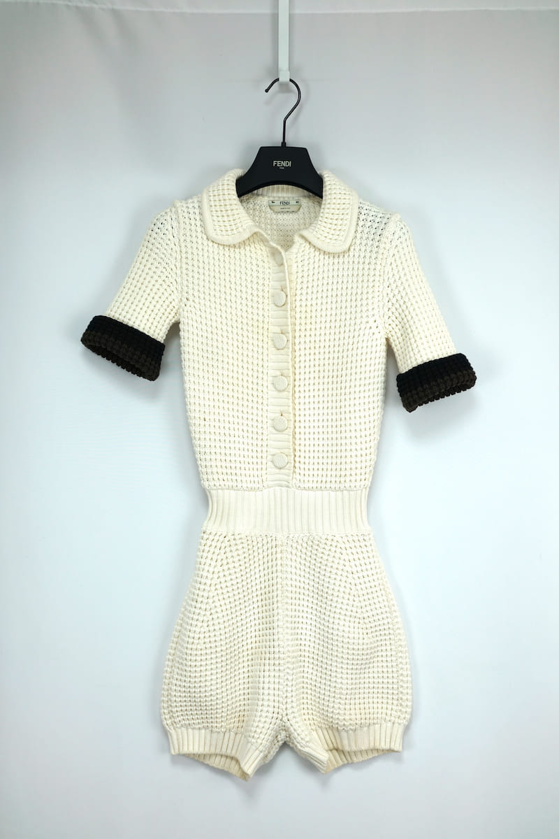 21SS FENDI Knitted Short-sleeve Romper In White フェンディ ニット ジャンプスーツ ホワイト サイズ36 状態： 中古品 良いブランド： FENDI ス