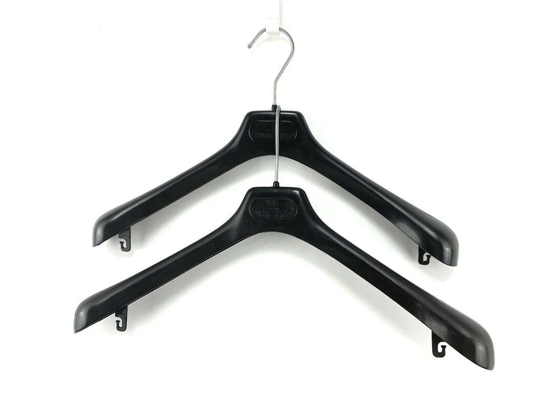 【2本セット】STONE ISLAND ストーンアイランド プラスチック ハンガー ブラック 全長約42.5cm 【中古】コンディション 当社が定める基準N ：未使用品 S ：未使用、または未使用に近