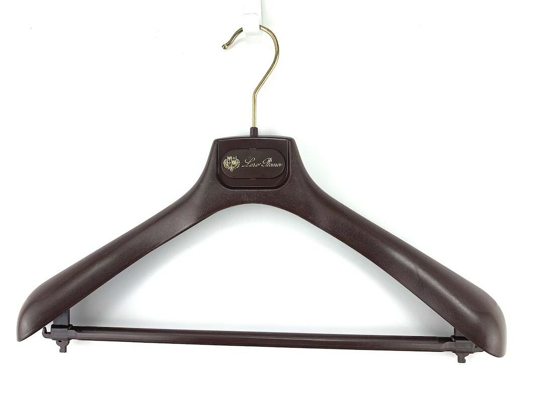 LORO PIANA ロロピアーナ Loro Piana プラスチック ハンガー ブラウン 全長約41cm 【中古】コンディション 当社が定める基準N ：未使用品 S ：未使用、または未使用に近い A