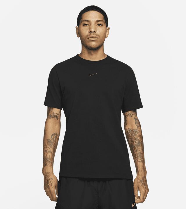 Nike x Drake NOCTA Logo Tee Blackナイキ ドレイク ノクタ ロゴ Tシャツ ブラック NJ-0258「ナイキ（NIKE）」が、歌手のドレイク（Drake）とのコラボレー