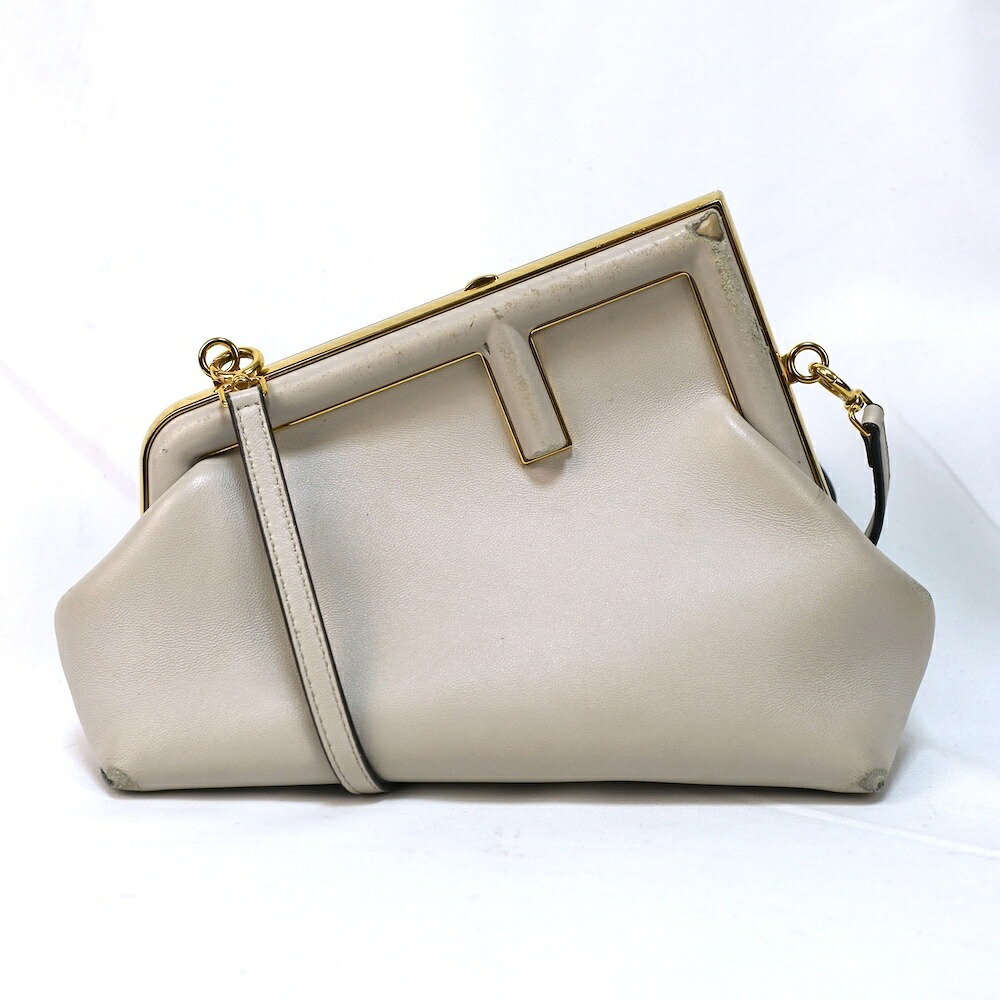 FENDI フェンディ ショルダーバッグ 一塁手 スモール 御徒面子 白いこと薄墨色 ゴールド 8BP129 【中古】