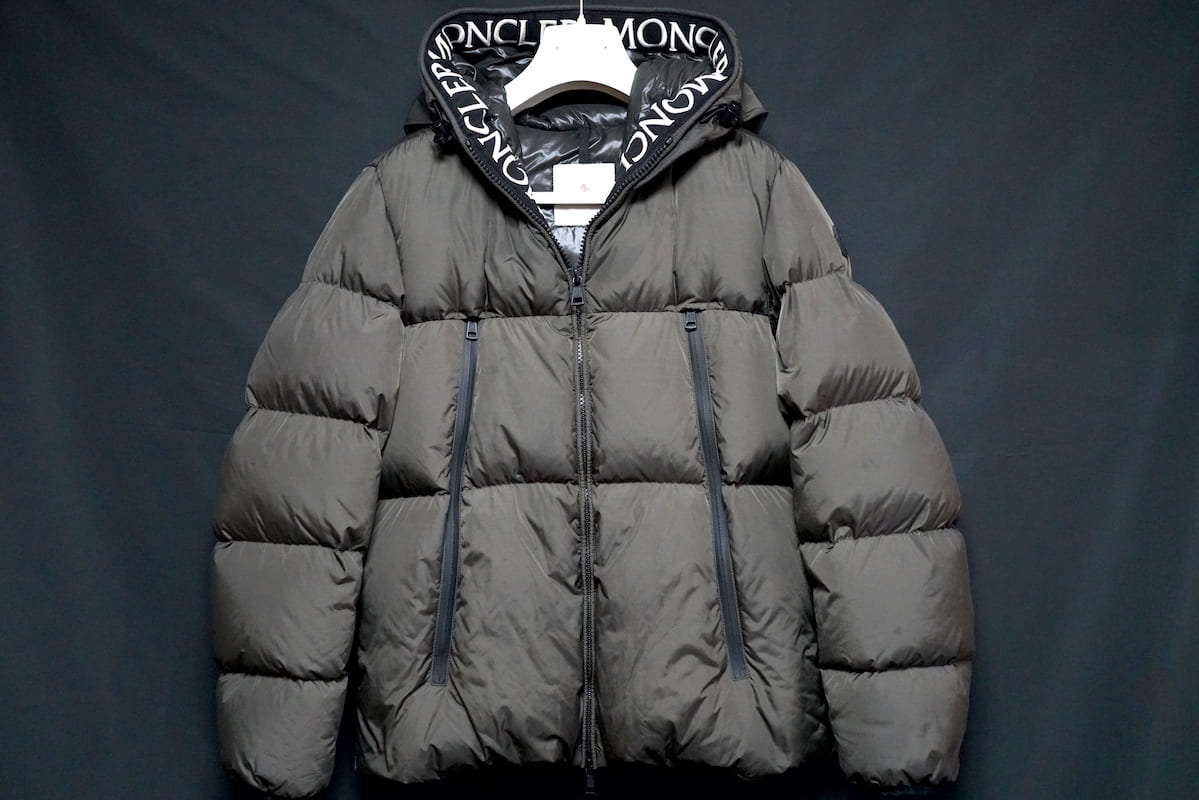 楽天市場】19AW MONCLER VALENTINO V Logo Navy Rosso Mens Down