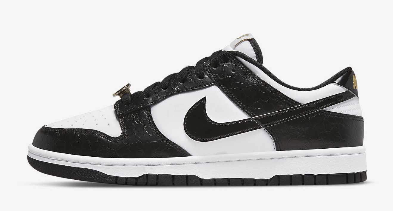 NIKE ダンク Low 今週末迄の出品！ NIKE W DUNK LOW SE BLACK/BLACK-MULTI-COLOR-WHITE（ナイキ