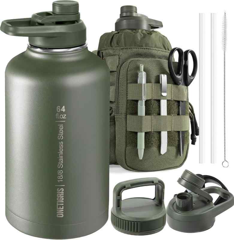 OneTigris 水筒 1.9L ステンレスボトル セット ミリタリー風 保温保冷 水筒カバー付き 3個交換蓋 2Xストロー 1Xブラシ 広口 漏れ防止 お手入れ簡単 炭酸対応 登山、キャンプ、スポーツ、ジム、ハ