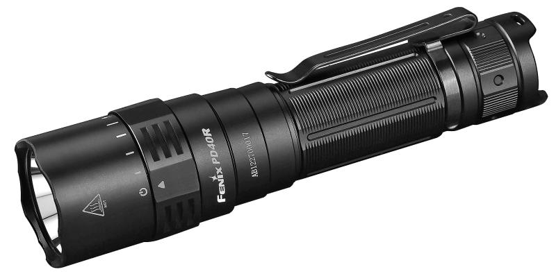 アリゾナ州の州都(FENIX) ともし火 黒いこと 138粍 タクティカルフラッシュライト SST70 LED 明るさ素晴らしい3000lm PD40R V2.0
