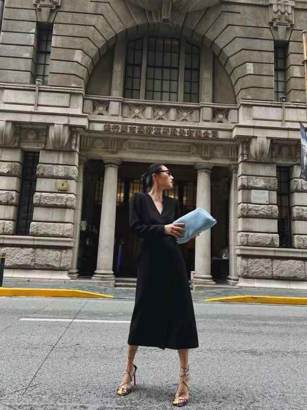 衣裳 春月 黒 混紡 アセテート 風衣 スコート 裹身 港風 垂感 連衣 書き割り 精神状態 通い 表現スタイル Vのど首 高腰 A字 中長 長袖 口袋 うつり変わり ポリエステル 混紡 軽さ もの柔らか 原料品 分かりやすい 純色 ひな形 亭主もち用 フォーマル 普段使い