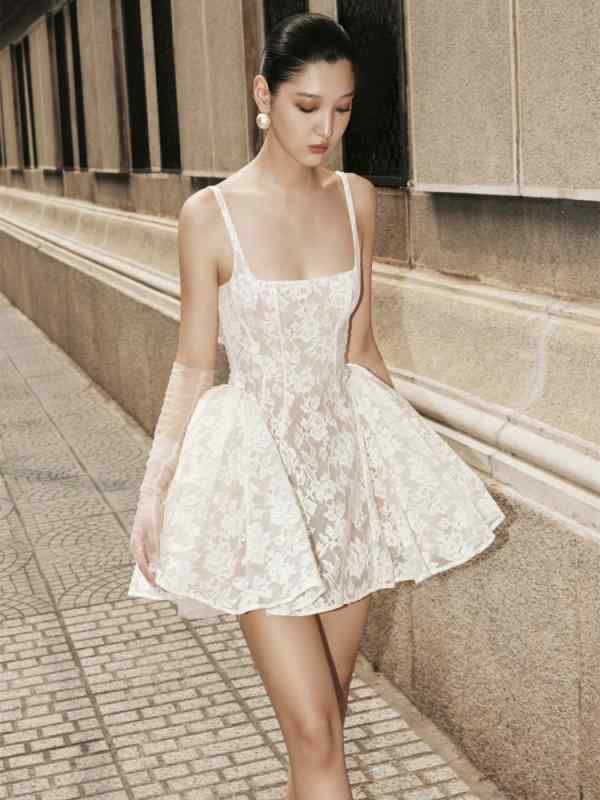 ワンピース 吊り帯 レース 短い プリーツスカート 高腰 女性用 修身型 白 ?? 95% 甘い 清新 かわいい 夏 約会 宴会 聚会 観光 休閑 ダンス 舞台 通用 体型 単品 無袖 方領 短スカート ポンパドールスカート 蕾? ?合加工 广州産 2｜オレンジアイランド