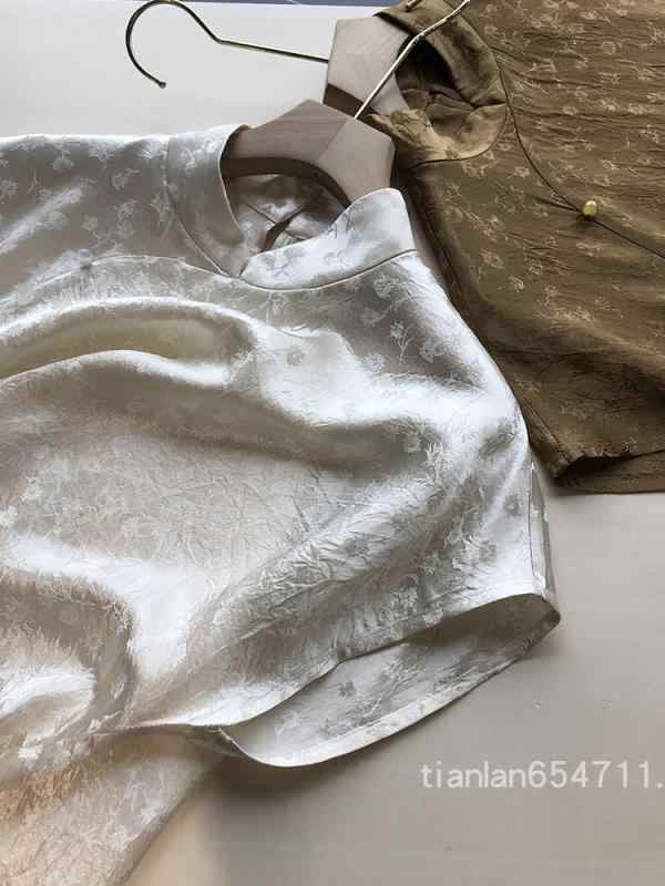 プルオーバー レディース 春夏 晴れ晴れしい感 光輝 繻子 アセテート 朦々たる原料品 レトロ 瀬戸もの風 ティーシャツ 照明ランプ色合い 半袖 真っただ中丈 引っ切り無い影ぼうし 花柄トップ