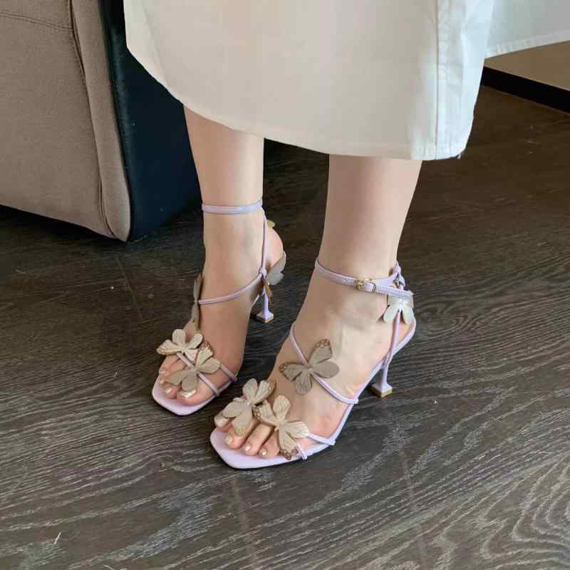 サンダル レディース 春夏 風 御花画題 ハイヒール 細踵 スクエアトゥ 大層らしい大きさ 組みあわせるなめし革 雅びやか 好いたらしいめ お出かけ 杏 パープル