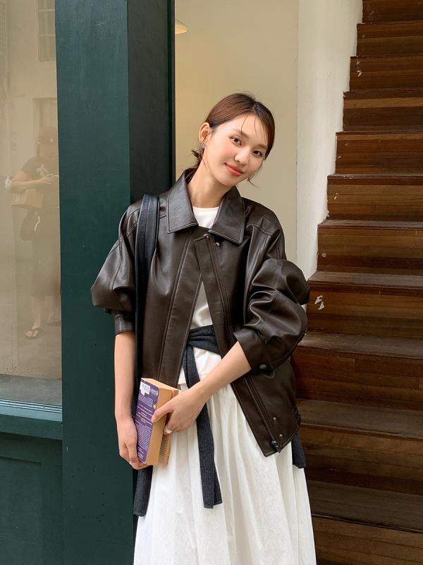 上衣 レディース なめし革 韓国  小っちゃい アウター 長袖 襟付き添い人 フェイクレザー 黒いこと 赤銅色系 心地よい 表現スタイル