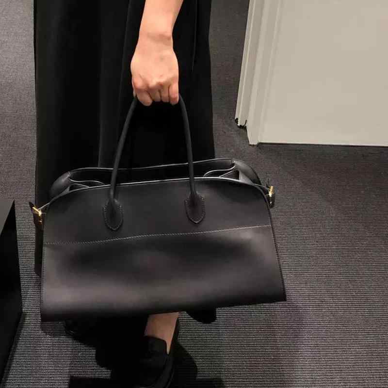 御徒面子 レディース 牛皮 革 なめし革 大静電容量 A4納める 通い 執務室 商行為 普段使い走り デイリー 横型 真四角 レトロ 風 ジッパー開閉 肩先 手提げ 黒いこと 赤銅色 うす暗い赤銅色
