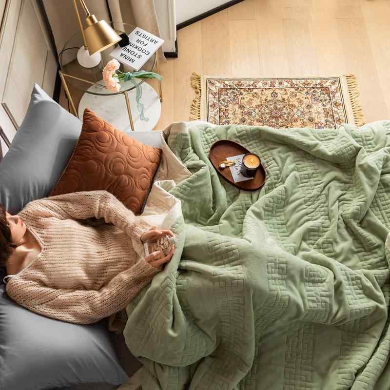 ブランケット シングル ダブル あったか 朦朦たる 吸湿熱のある状態 3層 合わせブランケット 乳汁天鵞絨調 赤珊瑚マイヤー 毛布 寝いす取りまかなう ひざ掛け 膝かけ 寝具 空調設備打つ手 オール季節 160糎30糎 200糎30糎 250糎30糎