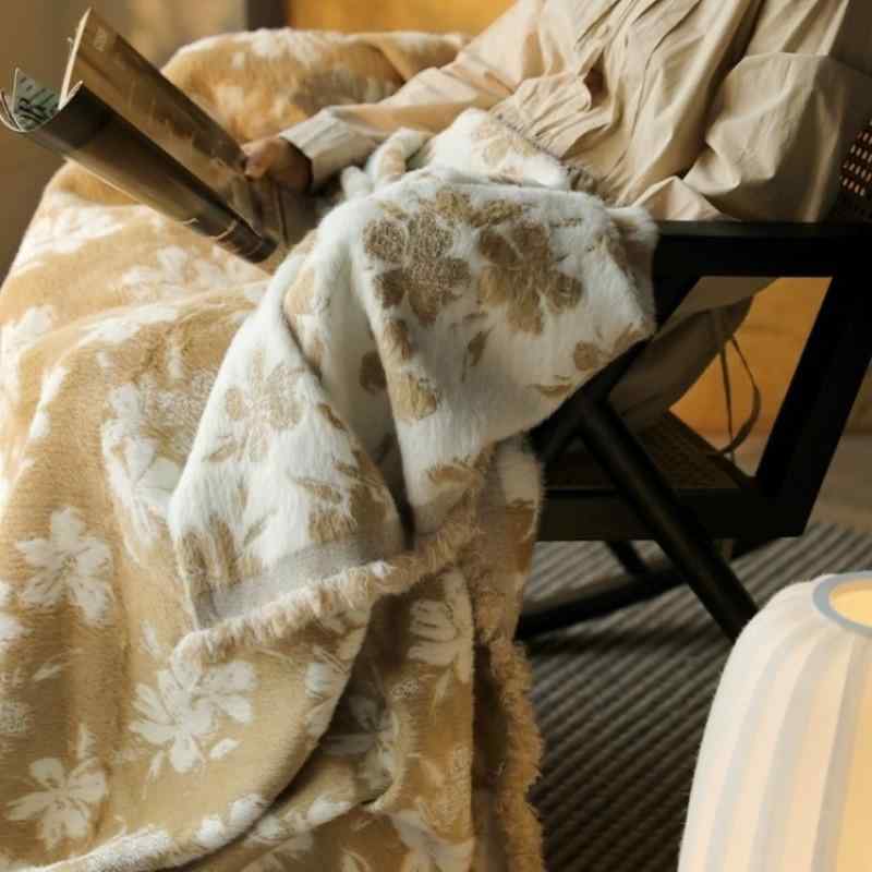 毛布 貂?ブランケット 寝椅子押しかぶせる ひざ掛け 睡眠時間 枕 秋冬用 生あたたかい 花柄 レトロ
