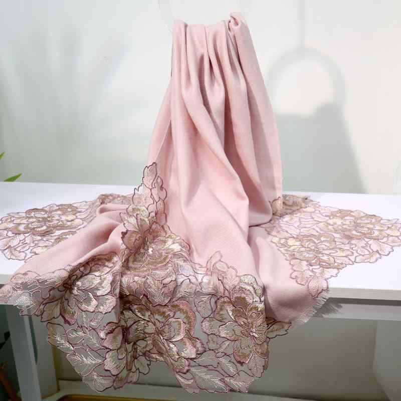 ストール 秋冬 女性用 薄手 羊毛 精紡 斜文織 レース 刺繍 花柄 赤 結婚式 ショール アウター 防寒 保温｜オレンジアイランド