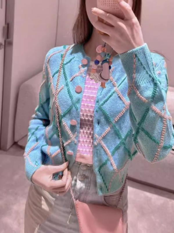 ニット カーディガン レディース 秋冬 Vネック 長袖 ステッチ 幾何学 柄 花柄 切り替え 格子柄 刺繍 ニットヤーン ジャケット トップス ワイドシルエット ライトブルー コットン95% シングルブレスト ボタン ノーアイロン プリビ ス|オレンジアイランド
