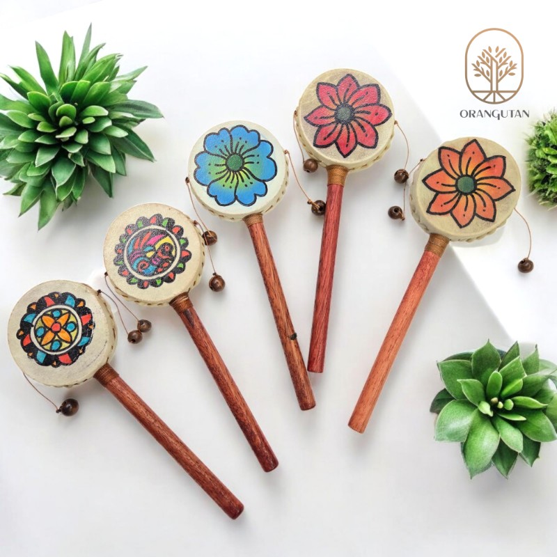 楽天市場】でんでん太鼓 木製 ともえ柄 でんでんたいこ 民芸玩具縁起物