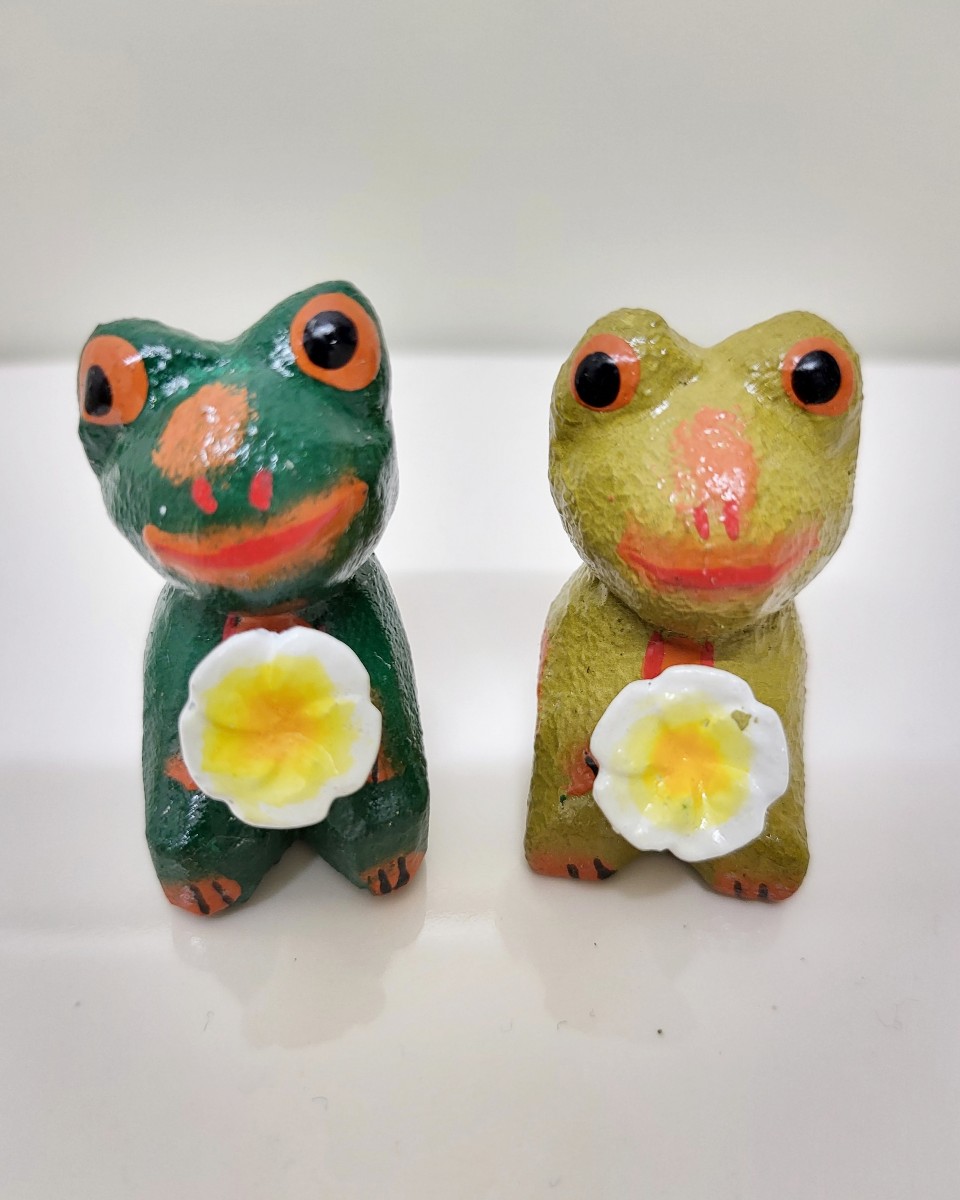 木彫り　読書するカエル　アジアン雑貨 木彫り 読書するカエル アジアン雑貨