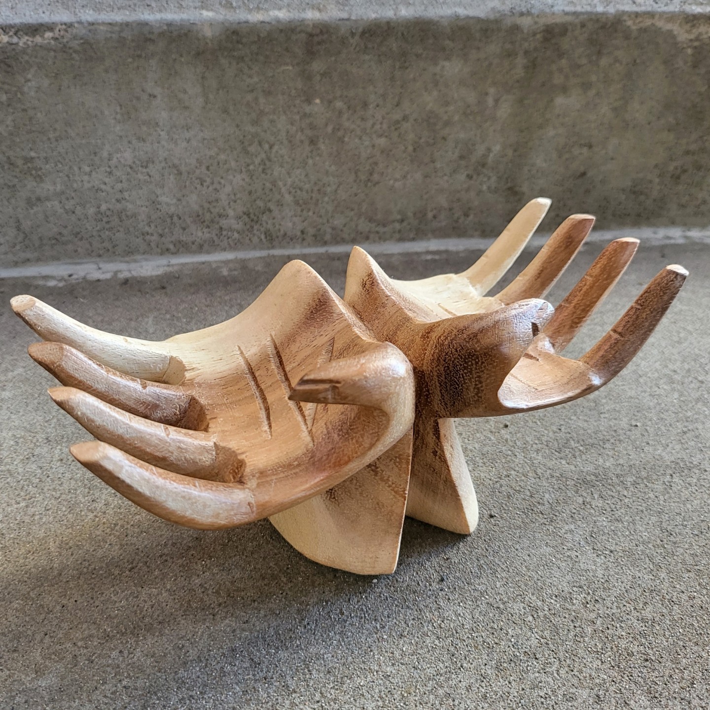 彫刻】右手 金属製置物 木製台座 オブジェ 美術工芸品 モダンアート 手