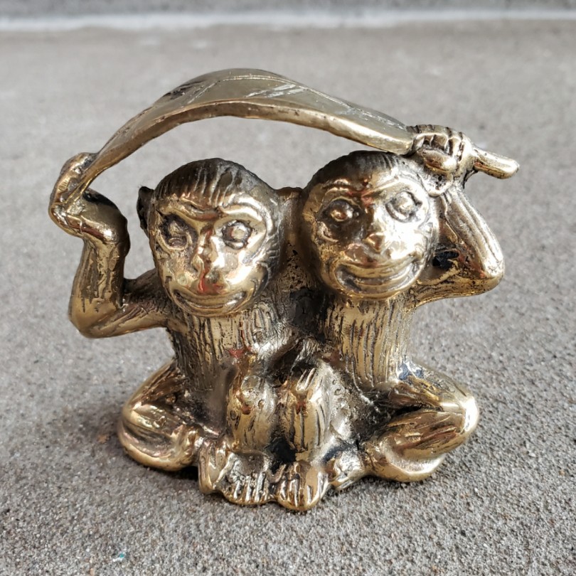 楽天市場】猿 サル 真鍮 葉っぱ傘 2頭の猿 アンティーク ブロンズ像