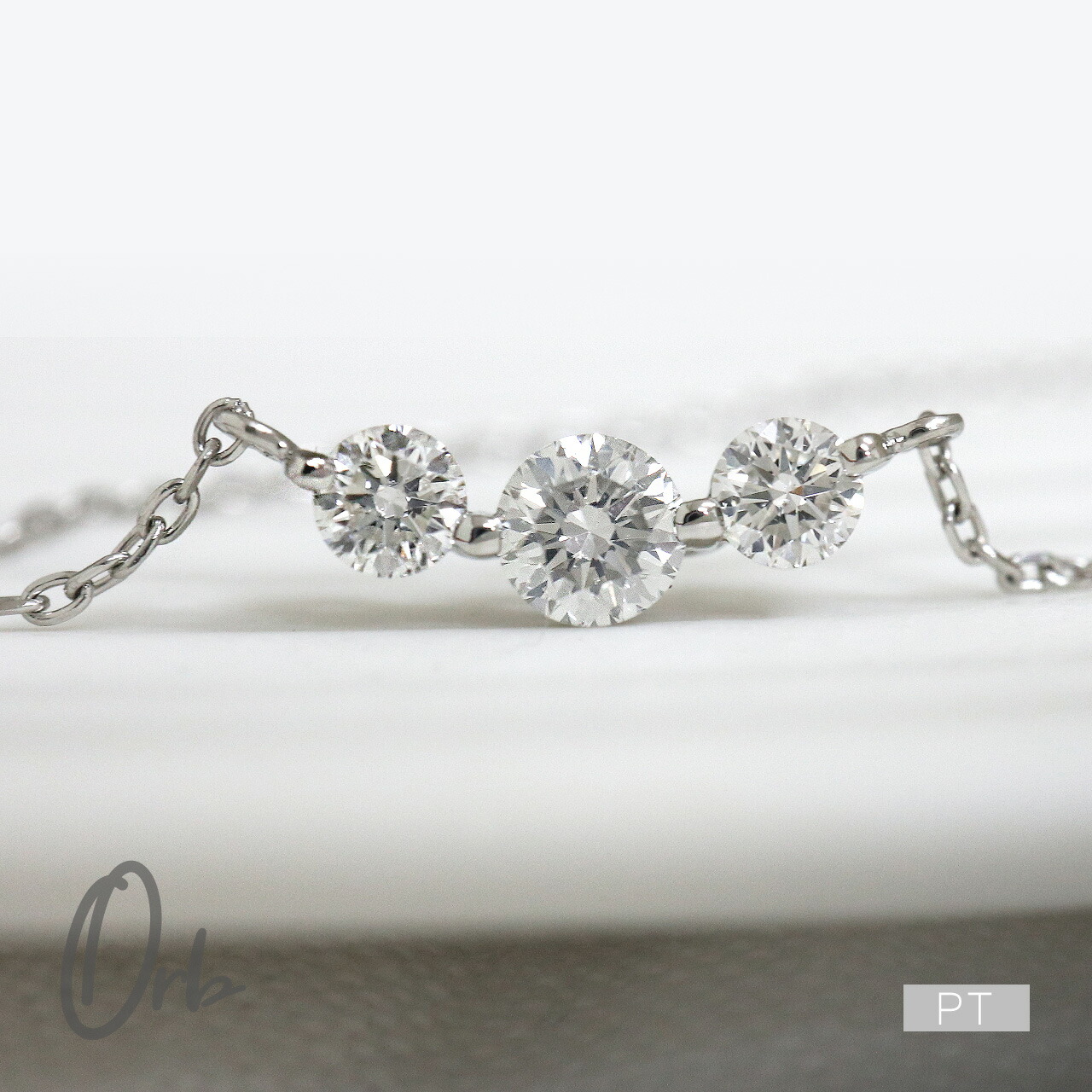 楽天市場】3つの輝く物語を贈る。ダイヤモンド トリロジー ネックレス