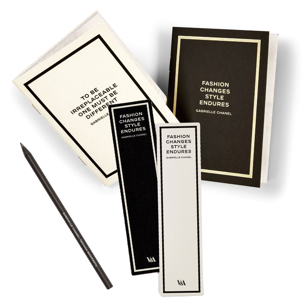 CHANEL THE LITTLE BLACK 写真集 ガブリエル　2冊セット CHANEL THE LITTLE BLACK 写真集 ガブリエル 2冊セット - メルカリ