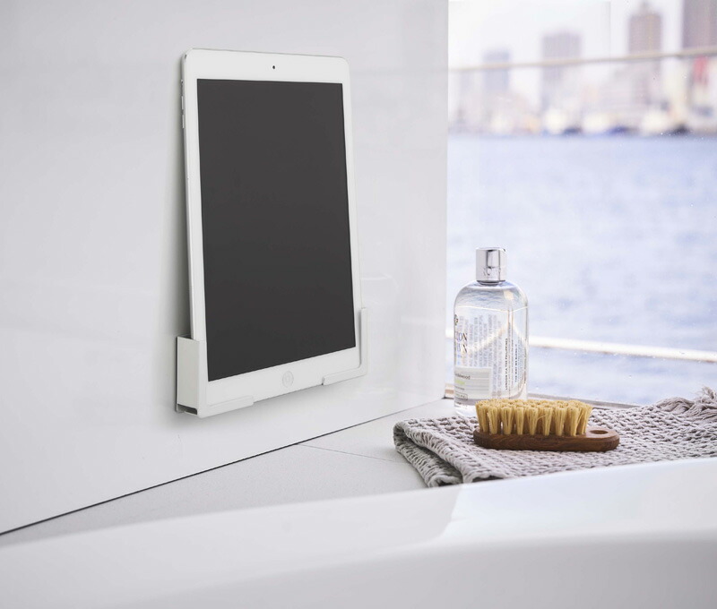 マグネットバスルームタブレットホルダー タワー tower おしゃれ タブレット スマホ ラック 置き台 スタンド 収納 バスルーム お風呂 壁面  貼り付け 磁石 iPhone ipad 収納 省スペース シンプル 即納 即時出荷対応 白 ホワイト ブラック 山崎実業 yamazaki 4981  4982 ...