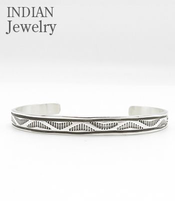 INDIAN JEWELRY ナバホ族|Bruce Morgan|スタンプワーク|バングル『NAVAJO STAMPED SILVER BANGLE』IJ-336(Bangle)