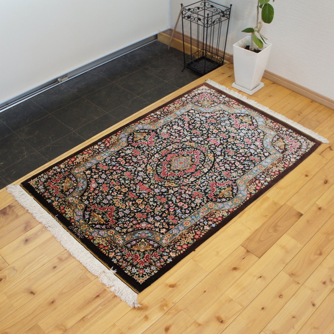 未使用　ペルシャ絨毯　ラグ　マット　クム　シルク　薔薇一面 楽天市場】ペルシャ絨毯 【本物イラン産】 クム シルク