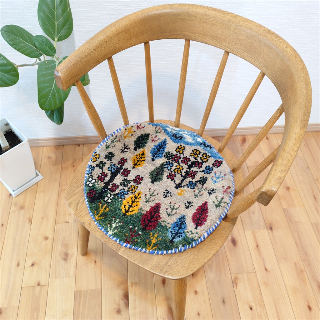 ペルシャ ギャッベ 円形 丸 39Φ39cm 厚み1.85cm 風景 糸杉 生命の木 花 YT10 ギャベ チェアマット 座布団 椅子用 ミニラグ 手織り 絨毯 天然素材 草木染め 快適 耐久性 丈夫 長持ち｜オリエンタルラグファクトリー