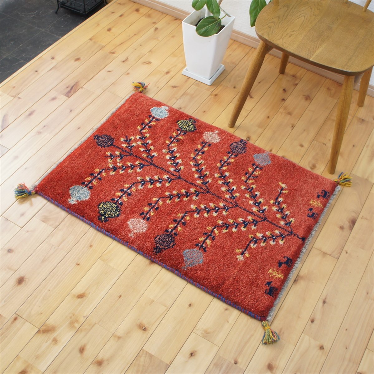 ペルシャ ギャッベ 本場イラン産 87×62cm 厚み 2.18cm 赤 レッド 茜色 ザクロの木 実 ギャベ ウール100% セール ギャベ 玄関マット 天然素材 草木染め ラグ 赤ちゃんも安心 遊牧民族 カシュガイ族 手織り絨毯 羊毛 北欧 ナチュラル おしゃれ RJ9292