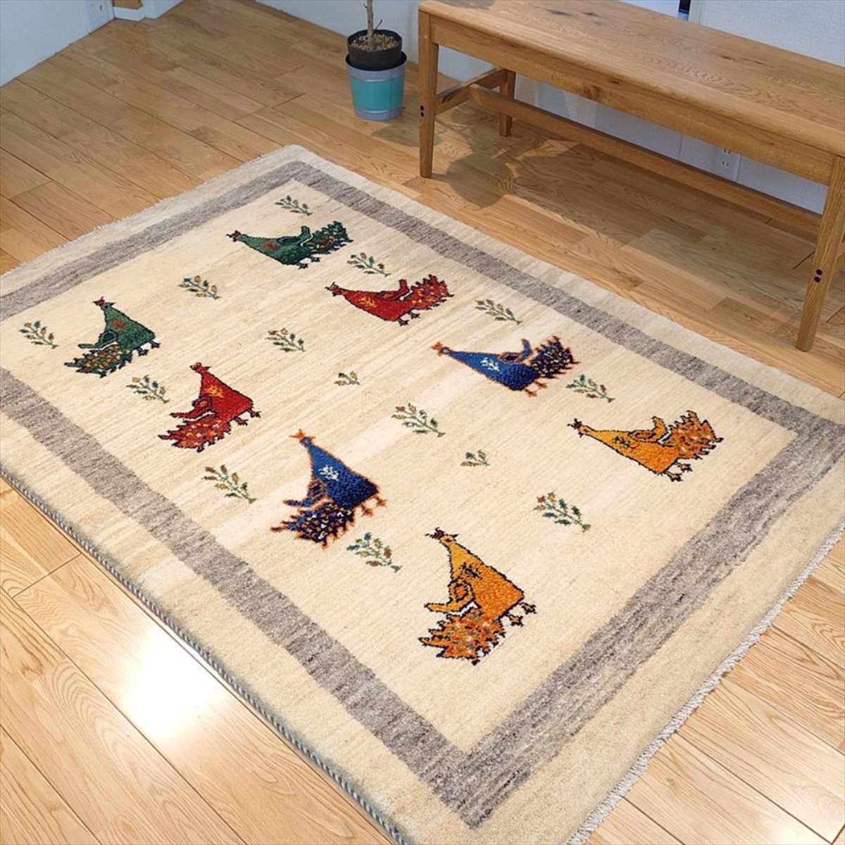 ぺルシャ ギャッベ 本場イラン産 アイボリー ラグ ギャベ 遊牧民 シラーズ カシュガイ族 天然素材 草木染め オールシーズン 約1.5畳 ソファ前 174x120cm 厚み 2.56cm ベージュ アイボリー クジャク RJ13051