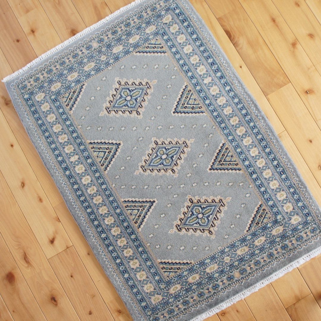 ペルーのカーペット　ラグ　タペストリー □ペルーの伝統織物 マルチカバー タペストリー ラグ 刺繍壁画
