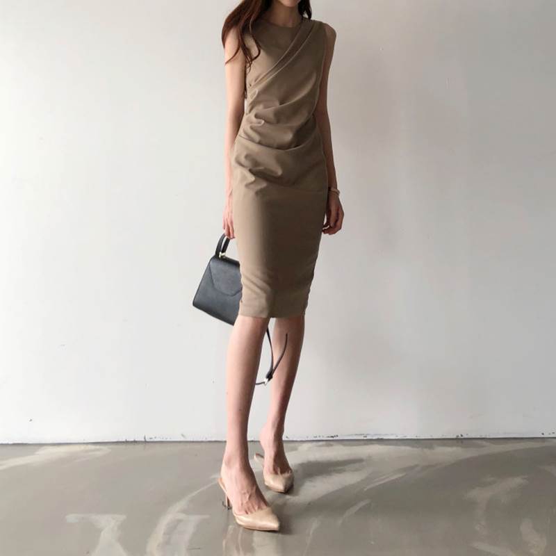 ワンピース ひざ丈 ドレス スカート ノースリーブ ギャザー Iライン レディース かわいい 大人可愛い きれいめ こなれ感 シンプル カジュアル 主役級 存在感 個性的 韓国 オルチャン デート お出かけ ワンピース オールインワン ラウンドネック タイト スリム 細身｜ORIENTAL WIND