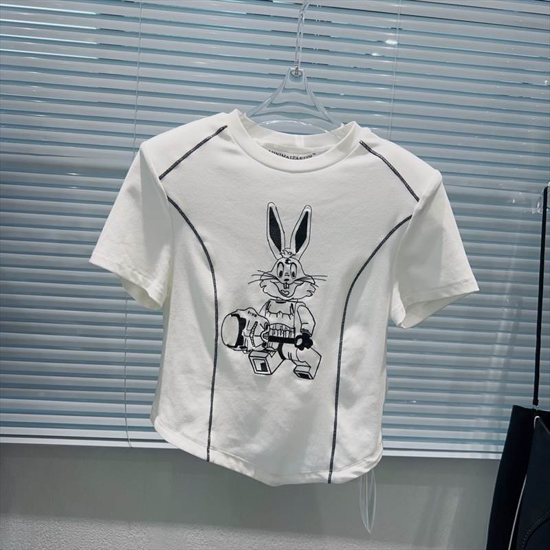 バニー刺繍は肩パット付き春 半袖Tシャツ スリムフィット＆スリムボトム トップス Tシャツ 白トップス ミディアム丈 半袖 ラウンドネック スリム タイト 大人可愛い シンプル カジュアル おしゃれ 大人女子 こなれ感 ラフ キュート キャラクター 春 夏 韓国 オルチャン