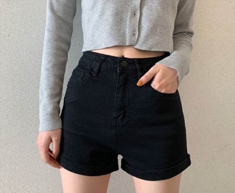 ボトムス パンツ ズボン ショートパンツ ショート ショート丈 スリム タイト 細身 ポケット ハイウエスト デニム ブルーデニム カラーデニム 薄手 かわいい 大人可愛い シンプル カジュアル 大人 おしゃれ お洒落 大人可愛い 大人女子 こなれ感 韓国 オルチャン 11,280円